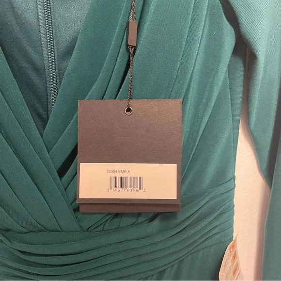 NWT Ieena for Mac Duggal V-Neck Long Sleeve High Slit Gown - Formal Dress - Picture 5 of 7